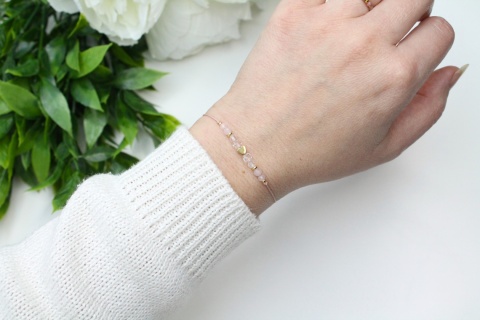 Bransoletka Beauty na Pierwszą Komunię z różowym kwarcem i kryształem górskim, personalizowana pamiątka