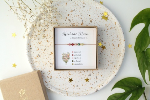 Prezent urodzinowy – bransoletka Bukiet Słów z personalizowaną dedykacją