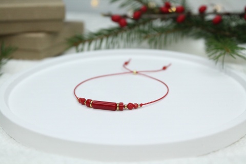 Prezent dla Mamy – bransoletka Coral z personalizowaną dedykacją